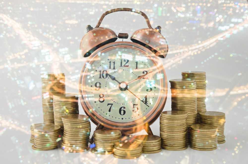Primeira parte do 13º salário de trabalhador doméstico deve ser pago até hoje, dia 30 1 | Juristas crédito: Powerup/Shutterstock.com