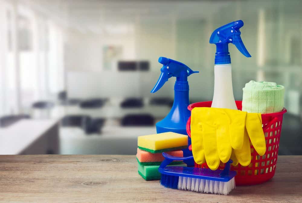 Auxiliar de limpeza consegue adicional de periculosidade por trabalho durante abastecimento e retirada de combustíveis do avião 1 | Juristas Créditos: Maglara/Shutterstock.com