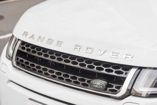 Concessionária e a Land Rover pagarão aluguel de veículo reserva até consertar carro de R$ 392 mil 1 | Juristas Créditos: Jirat Teparaksa / Shutterstock.com