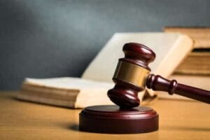 Improbidade administrativa: servidores que simularam viagens oficiais têm condenação mantida 3 | Juristas Homem é condenado por falso testemunho em ação de improbidade administrativa