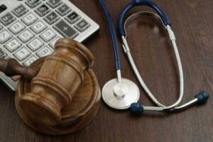 Vitória legal: advogado com paralisia cerebral não pagará IR sobre pensão 1 | Juristas Justiça determina custeio de tratamento oncológico em hospital especializado