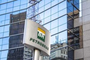 Petrobras é condenada a ressarcir donos de avião por venda de combustível adulterado 1 | Juristas Justiça determina que Petrobras suspenda venda de ações da NTS
