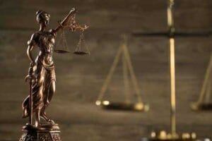 TJGO absolve reeducando que danificou tornozeleira instalada de forma errada 1 | Juristas Decisão liminar obriga empresa a manter plano de saúde de trabalhador acidentado