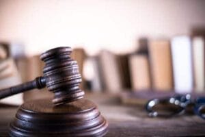 Decisão nega a inclusão de psicólogos em concurso da sabesp para analista de recursos humanos 1 | Juristas Para Quarta Turma, não há limite mínimo de idade para adoção por pessoa homoafetiva
