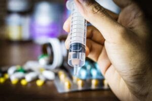 Professor da UFF testa vacinas contra infecção hospitalar causada por bactérias | Juristas