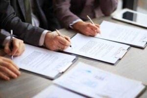Decadência para cobrança contra ex-sócios é contada da data de alteração do contrato na Junta Comercial