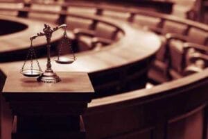 Deputado distrital é condenado a indenizar casal homoafetivo por postagem discriminatória | Juristas