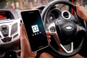 Uber não é obrigado a recadastrar motorista que não atende as suas normas | Juristas