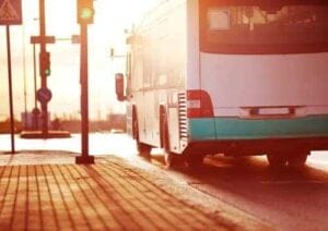 Empresas de ônibus devem manter serviço essencial de transporte público funcionando | Juristas