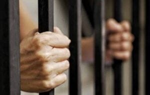 mantida a prisão de homem suspeito de esfaquear ex-mulher dentro da delegacia