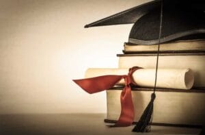 Faculdade deve indenizar aluno por demorar mais de um ano para entregar diploma | Juristas