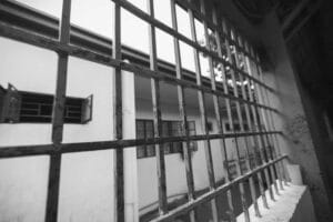 Condenado homem que entrou com carregadores de celular em penitenciária | Juristas