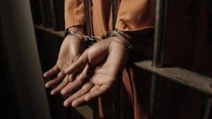 Integrante de facção criminosa é condenado a mais de 24 anos por homicídio qualificado | Juristas