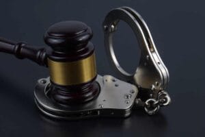 Pai e filho acusados de integrar quadrilha de tráfico são mantidos presos | Juristas
