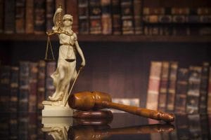 Juiz anula decreto que readmitiu delegado no cargo | Juristas
