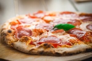 Cliente será indenizado por inseto encontrado em alimento de preparo de pizza 1 | Juristas Pizza