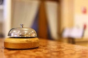 Hotel que não impediu furto de mala durante o check-in indenizará hóspede 1 | Juristas rede hoteleira