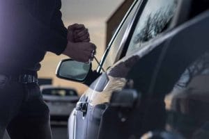  por furto de carro em estacionamento