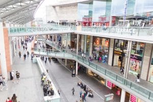 Funcionária atingida por queda de objeto será indenizada por shopping do Rio 1 | Juristas secretária indenizada por shopping