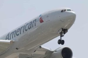 Problemas em embarque e extravio de bagagem geram dever de indenizar 1 | Juristas Companhia Aérea - American Airlines