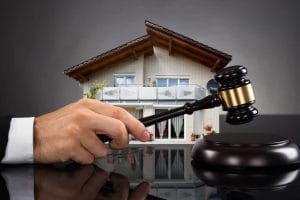 Especialista explica regra que valida leilão de imóveis feita por banco, em caso de inadimplência 2 | Juristas leilão