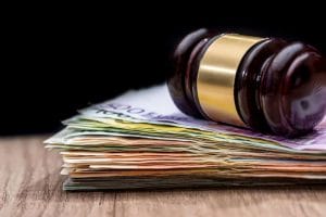 Falta a audiência gera confissão ficta, e trabalhadora pagará R$ 47,5 mil à empresa 1 | Juristas confição ficta