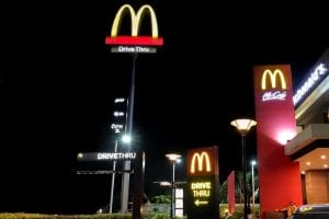 Justiça de São Paulo condena McDonald's por homofobia 1 | Juristas drive thru