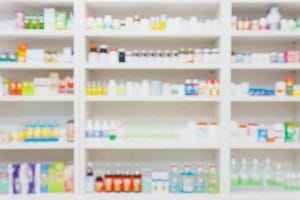 Ação contra lei municipal que permite venda de artigos de conveniência em farmácias é incabível | Juristas