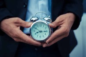 Excluída a condenação por indenização a vendedor que trabalhava 13 horas por dia 1 | Juristas tempo