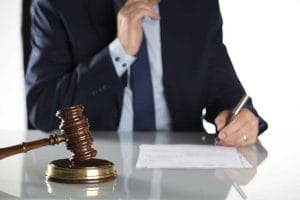 Servidora da Receita Federal é reintegrada após pedido de exoneração durante crise emocional 2 | Juristas férias
