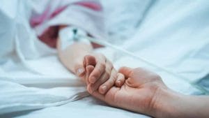 Juiz concede benefício não previsto em lei à mãe com filho com doença rara 1 | Juristas benefício