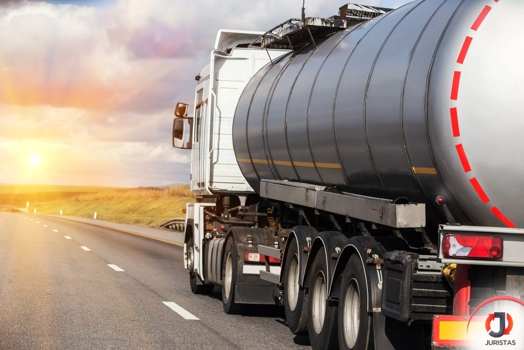 Motorista de caminhão-tanque deve receber adicional de periculosidade 1 | Juristas caminhoneiro