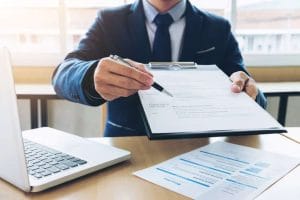Em crise, Americanas, Light, Grupo Petrópolis e Oi recorrem ao judiciário fluminense 1 | Juristas registro - pessoa jurídica