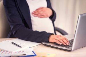 Decisão judicial favorece servidora pública gestante com reintegração e estabilidade 1 | Juristas trabalho