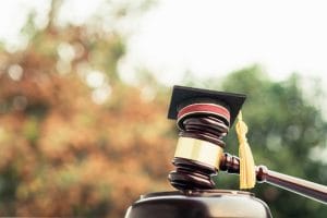 Para TRF4 ‘Início de carreira’ não justifica renegociação do FIES 1 | Juristas portadora de deficiência