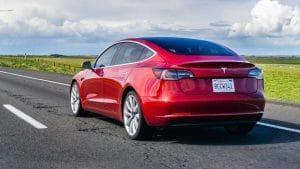 Tesla é processada por diminuir autonomia de carros sem avisar clientes