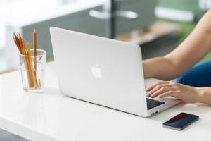 Laptops da Apple serão restringidos em voos da Qatar Airways por medo de fogo 1 | Juristas Laptops da Apple serão restringidos em voos da Qatar Airways por medo de fogo
