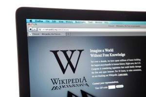 Wikipédia é ameaçada de processo por artigo sobre Ministro da Educação