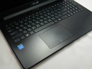 Asus e importadora deverão indenizar consumidor por defeito em notebook