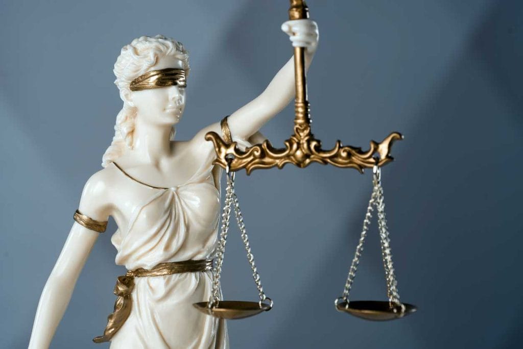 Tribunal do Júri condena réu que cometeu homicídio por suspeita de infidelidade conjugal 2 | Juristas STF mantém decisão sobre submissão de arquiteta acusada de mandar matar os pais em Brasília ao Tribunal do Júri