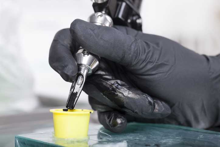 Jovem identificado por tatuagem extensa no braço cumprirá pena por assalto 3 | Juristas TATTOO - TJSC