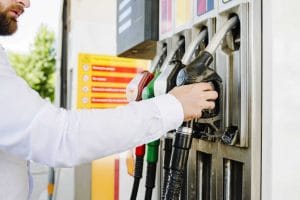 Posto de gasolina com 15 empregados deve reservar vaga para contratação de aprendiz | Juristas