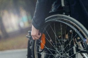 Gestora de trânsito de Campinas indenizará pessoa com deficiência por queda de cadeira de rodas | Juristas