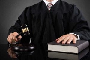 Juiz manda advogado ir "para o inferno" em audiência do TRT17 | Juristas