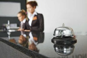 Hotel deve indenizar hóspedes constrangidos ao usar piscina | Juristas