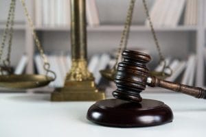 Exonerada por vazamento de informações do TJDFT, advogada teve carteira da OAB validada 1 | Juristas Síndrome de Down