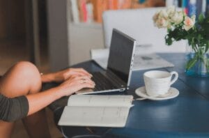 Impulsionado pela internet, freelancer jurídico vira tendência de trabalho 1 | Juristas Computador freelancer