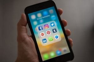 Bia Kicis acusa TSE de censurar deputado com redes sociais derrubadas por postagem de fake news 1 | Juristas Redes Sociais para Advogados