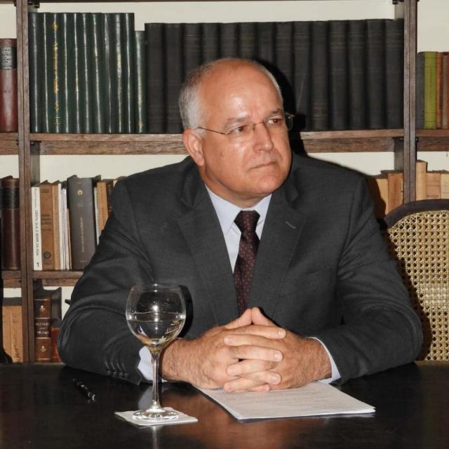 Rogério Reis Devisate | Juristas