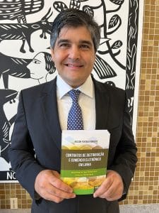 Livro "Contratos de Distribuição e Comércio Eletrônico em Linha" passa a compor o acervo da biblioteca do STJ 1 | Juristas Livro "Contratos de Distribuição e Comércio Eletrônico em Linha" passa a compor o acervo da biblioteca do STJ | Juristas